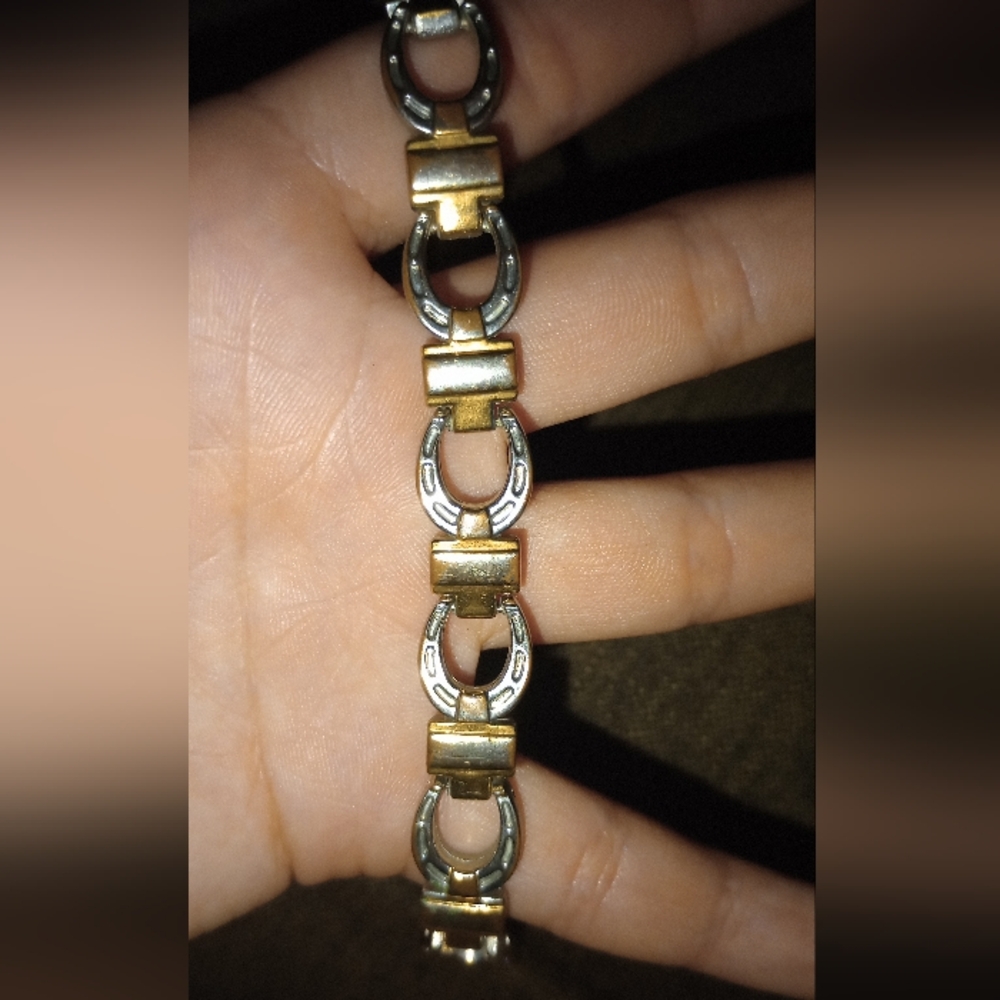 Horse boot shaped bracelet